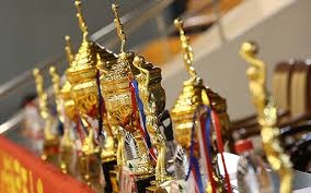 反诈细节：非法 App 提现时的“银行维护”。（反诈提示：不法应用提现多以“银行维护”为借口）